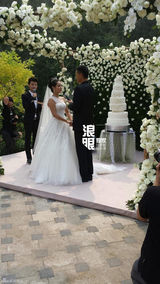 组图：何洁赫子铭大婚360度激情拥吻爱意浓