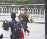 组图：刘德华扮农民工拍戏 警察未认出将其驱赶