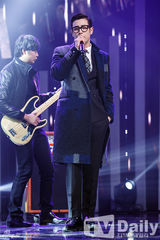 组图：Rain复出霸气夺冠 东方神起帅气回归