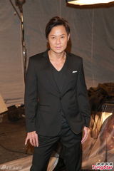 组图：张智霖为自己导MV 蔡一杰伍咏薇现场搞怪