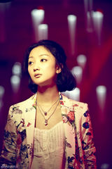 组图：张瑶一改剧中爽快个性 写真展现优雅迷人面