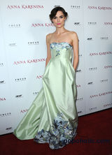 组图：《安娜-卡列尼娜》首映 奈特莉刺绣长裙嘟嘴卖萌