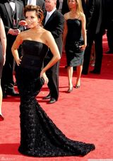 高清组图：伊娃-朗格利亚黑色礼服亮相高贵性感