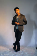 组图：佟大为圣诞写真出炉  谱写父与女浓情乐章