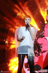组图：孙燕姿上海开唱化身未来战士造型颠覆