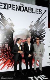 幻灯图：《敢死队》洛杉矶首映 史泰龙领衔众硬汉