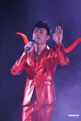 高清组图：许志安香港性感开唱 郑秀文现身不许求婚