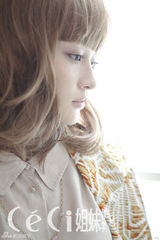 组图：姚笛朦胧系杂志写真 梦幻恬静