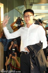 组图：郭晶晶南沙婚宴 奥运跳水冠军杨景辉入场