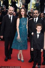 组图：《过往》男星阿里-莫沙法亮相红毯