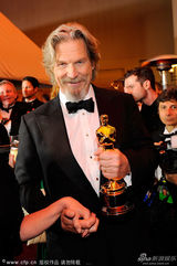 高清组图：影帝杰夫-布里吉斯和妻子大秀恩爱 