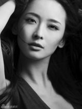 组图：李曼黑白时尚大片曝光 尽显文艺范儿