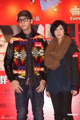 组图：《子弹》香港首映 刘嘉玲以粉丝身份进组 