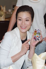 组图：《法政先峰Ⅲ》拍摄完毕 黎耀祥犒劳众人