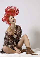 幻灯图：Paula T健康肤色热情亲切 诠释春夏女装