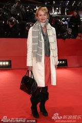 高清：《未来》首映礼 女导演米兰达挽两男走红毯