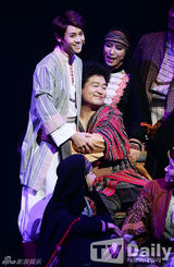 组图：BEAST梁耀燮音乐剧试演挑大梁展演技