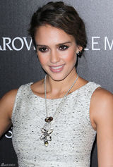 高清组图：辣妈杰西卡-阿尔芭盛装亮相靓丽多姿