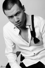 组图：于滨黑白大片展不羁男人魅力