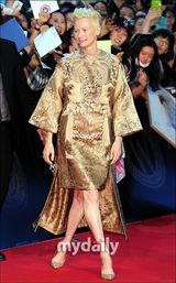 组图：李秉宪金秀贤等出席《雪国列车》首映