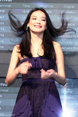 组图：舒淇优雅亮相身材高挑 短裙衬美腿修长