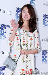 组图：尹恩惠BoA等出席活动火辣身材大比拼