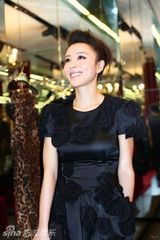 组图：张静初化身沪上黑玫瑰 高雅气质芬芳四溢