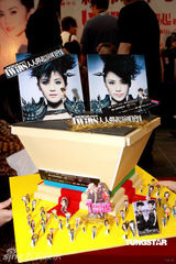 幻灯图：Twins备战个唱每日排舞7小时 阿Sa(蔡卓妍)拒谈续约