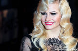 幻灯：全英音乐奖红毯星光熠熠 Lady Gaga雷人依旧