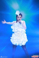 组图：Selina延迟造人 Ella挤胸性感舞老公最爱