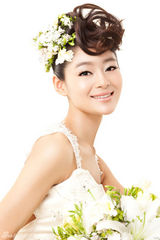 组图：王媛可娇俏登封面 幻化纯美花妖新娘