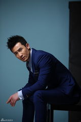 组图：奇道蓝西装写真帅气绅士彰显型男魅力