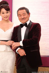 组图：刘丹天鹅绒西装亮相 获儿媳杨幂拉票