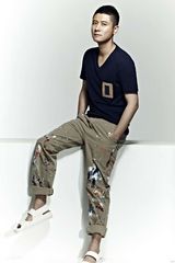 组图：任重最新写真温暖帅气引领流行时尚