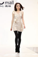 高清组图：柯佳嬿张榕容上海冬日华丽云裳秀