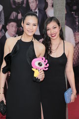 组图：金像奖红毯星光灿烂 众星持小新齐卖萌