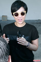 组图：曾志伟薛家燕扮肥姐 郑欣宜隔空寄思念