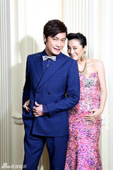 组图：新科妈妈苏岩罕见大肚照曝光