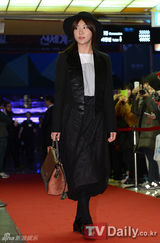 组图：宋智孝紧身裙斗艳河智苑 朴施厚接受祝福