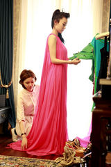 高清图：揭秘霍思燕时尚试装 深V礼服气场逼人  