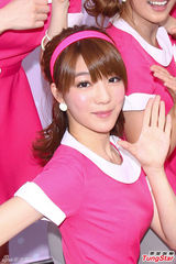 组图：台湾女子组合Popu Lady签唱大秀美腿