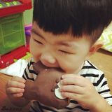 组图：韩国丑萌小正太再曝萌图 小眼咪咪喜感足