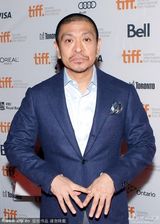 组图：《R100》首映 渡部笃郎潮范十足