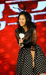 组图：章子怡唱凤凰传奇老歌 黑丝兔子装卖萌