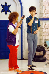 组图：胡夏台北节目唱新歌 挑战拉长音展唱功