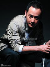 组图：邱心志杂志大片曝光 展现熟男动感魅力