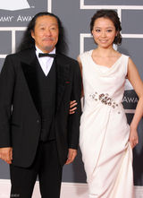 高清组图：第52届格莱美红毯 张靓颖携喜多郎亮相