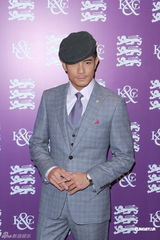 组图：郭富城避答见熊黛林家人传闻 温碧霞携夫亮相