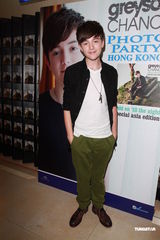 组图：GaGa小师弟抵港 自称已与歌迷们结婚