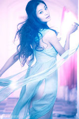 组图：王媛可浴室写真曝光 薄纱秀身段画面唯美